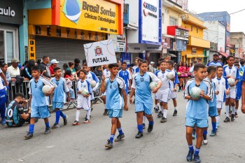 Ferraz de Vasconcelos celebra aniversário com desfile cívico